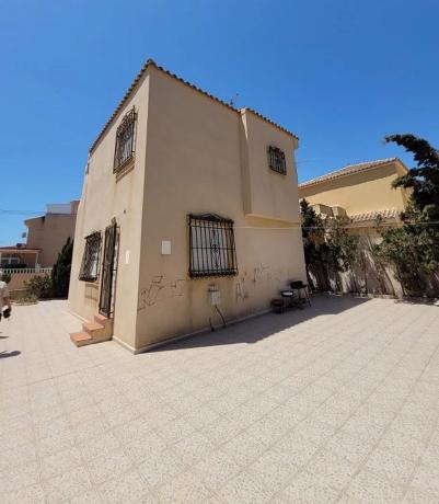 Casa independiente en calle Berta Von Sutter, 6