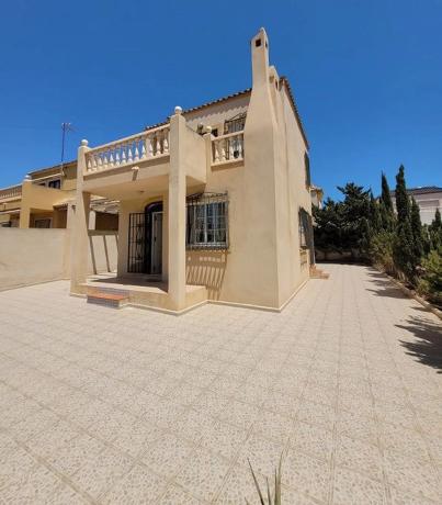 Casa independiente en calle Berta Von Sutter, 6