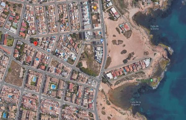 Casa independiente en calle Berta Von Sutter, 6