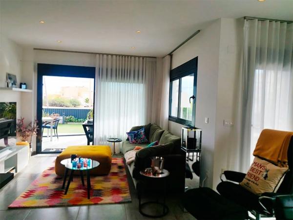 Casa independiente en avenida Alfredo Nobel, 137