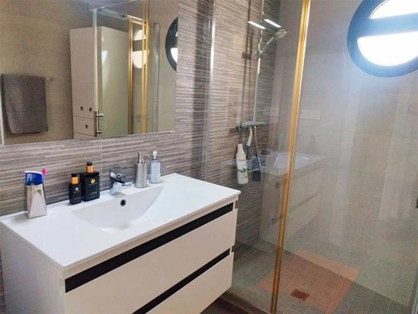 Casa independiente en avenida Alfredo Nobel, 137