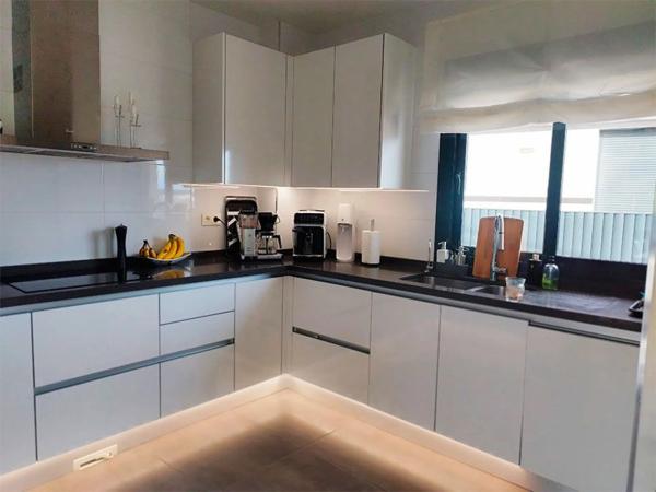 Casa independiente en avenida Alfredo Nobel, 137