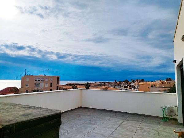 Casa independiente en avenida Alfredo Nobel, 137