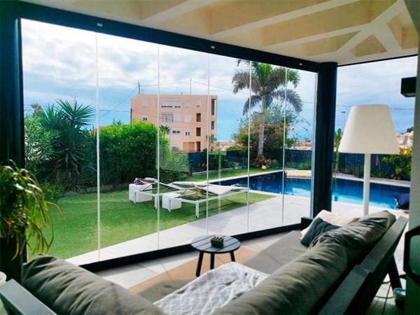 Casa independiente en avenida Alfredo Nobel, 137