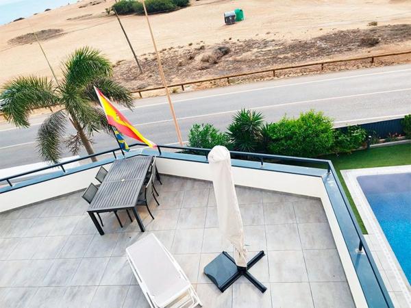 Casa independiente en avenida Alfredo Nobel, 137