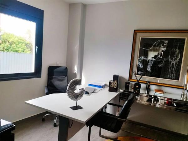 Casa independiente en avenida Alfredo Nobel, 137