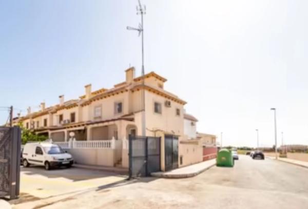 Chalet adosado en avenida Alfredo Nobel, 90