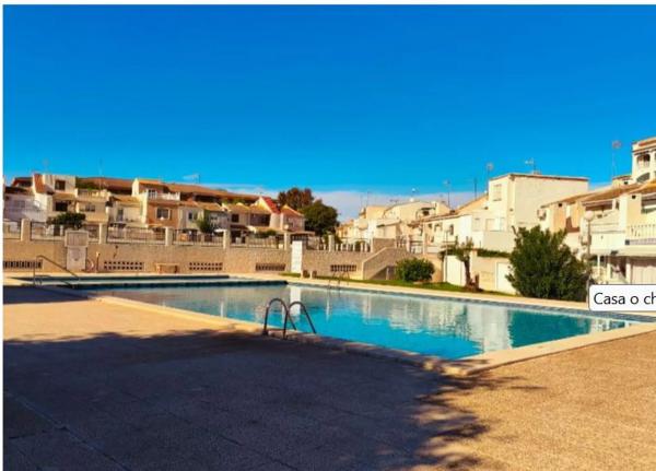 Chalet adosado en calle París, 38