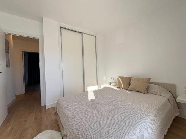 Chalet adosado en calle París, 38