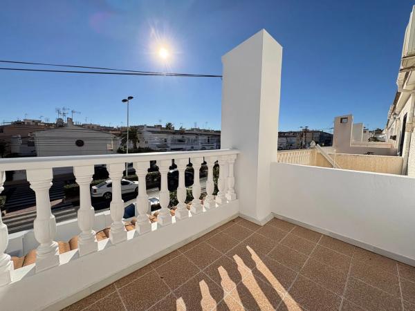 Chalet adosado en calle París, 38