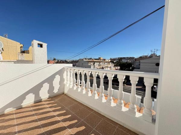 Chalet adosado en calle París, 38