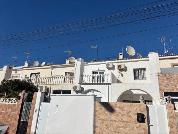 Chalet adosado en calle París, 38