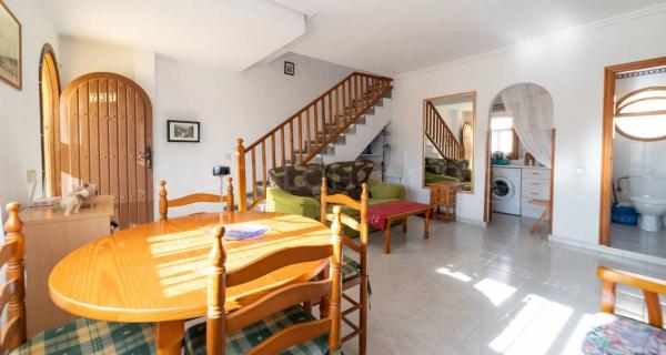 Dúplex en calle Los Gases, 24