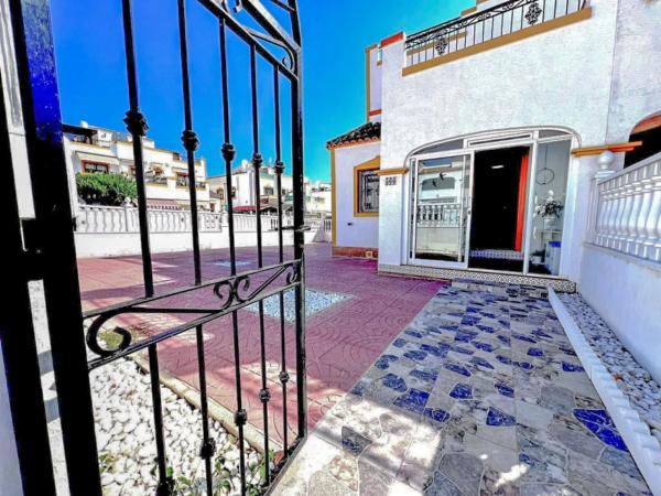 Chalet adosado en calle Manzano