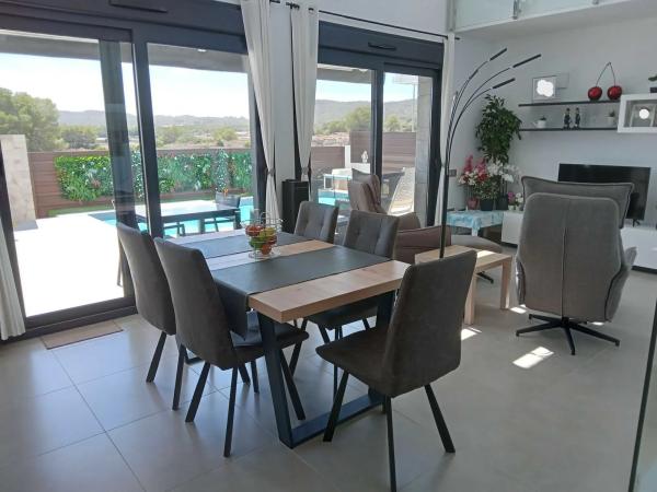 Casa independiente en calle Guanábano, 11 puerta 28