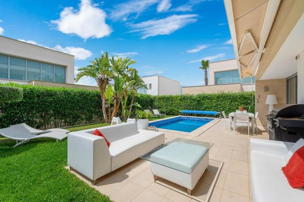 Casa independiente en avenida del Golf