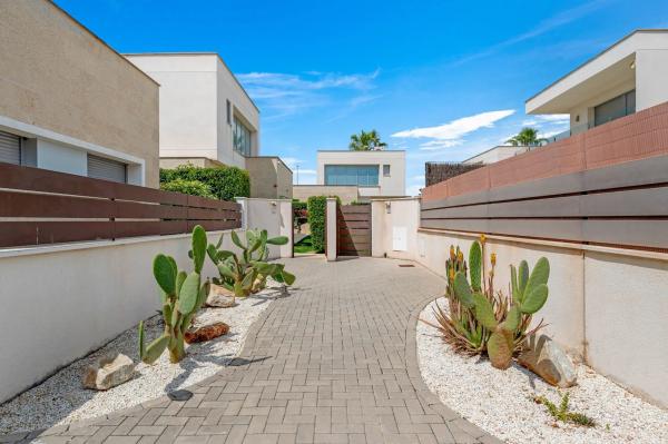 Casa independiente en avenida del Golf