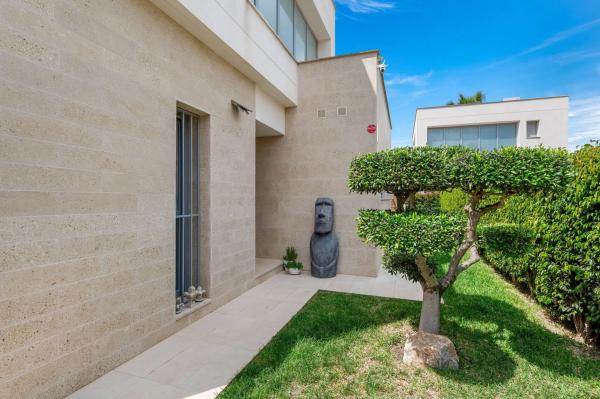 Casa independiente en avenida del Golf