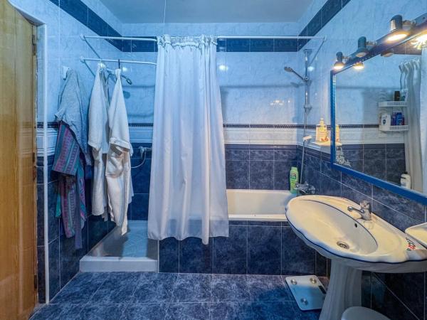 Casa independiente en Los Carrillos, 180