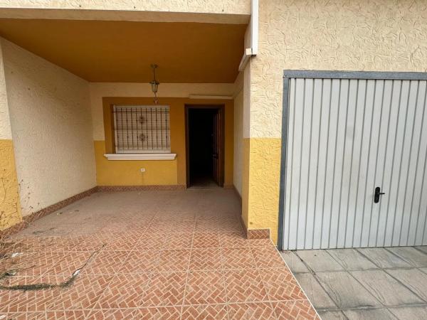 Chalet adosado en calle orihuela campaneta, 2