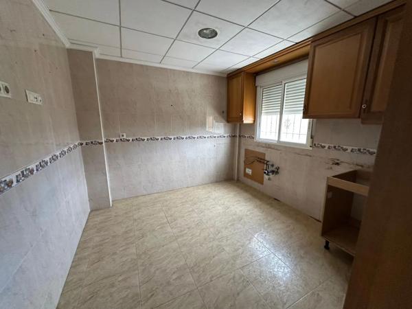 Chalet adosado en calle orihuela campaneta, 2