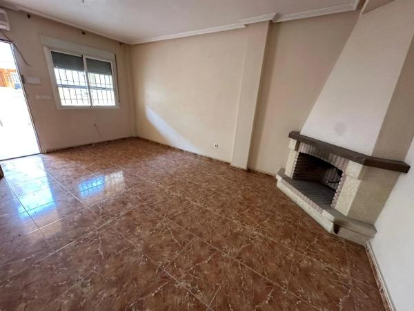 Chalet adosado en calle orihuela campaneta, 2