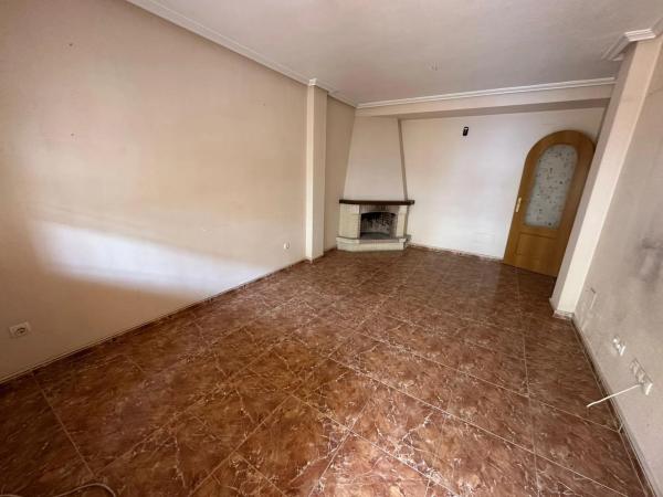 Chalet adosado en calle orihuela campaneta, 2