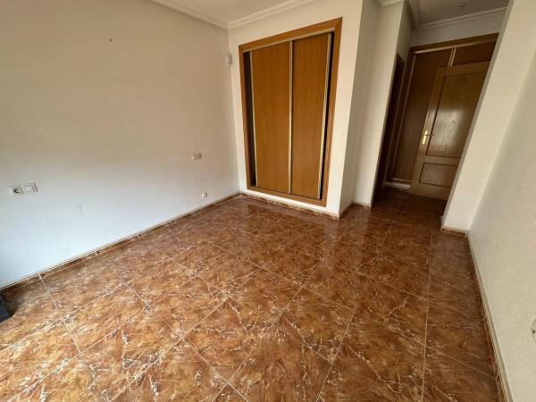 Chalet adosado en calle orihuela campaneta, 2