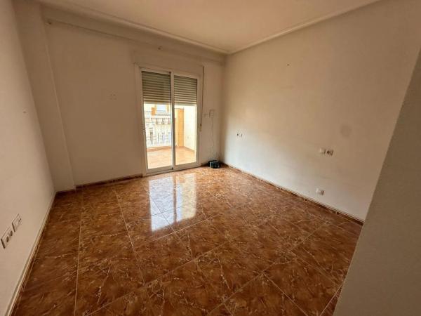 Chalet adosado en calle orihuela campaneta, 2