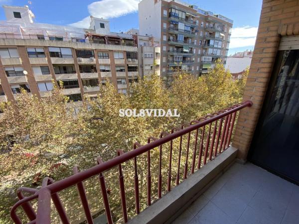 Piso en avenida Teodomiro