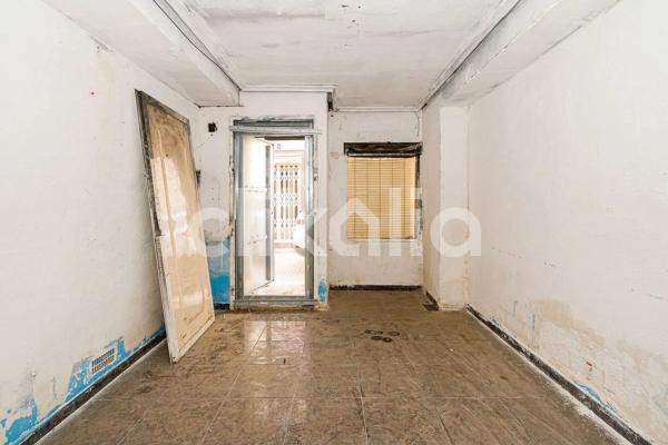 Casa independiente en calle Ferrari