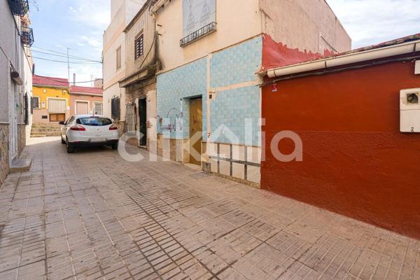 Casa independiente en calle Ferrari