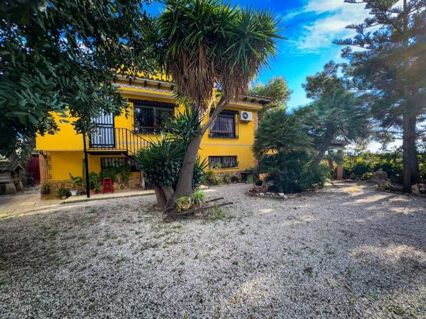 Casa independiente en carretera Molins