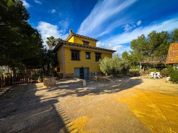 Casa independiente en carretera Molins