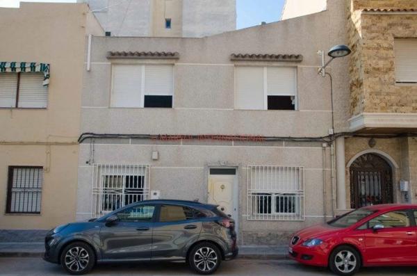 Casa independiente en calle Prendimiento