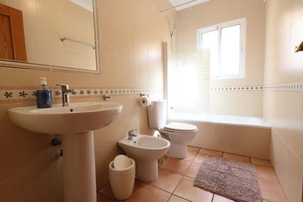 Chalet adosado en calle Agua