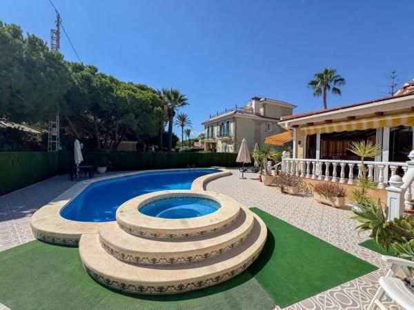 Chalet en Barrio Cabo Roig