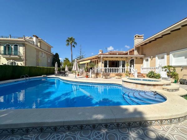 Chalet en Barrio Cabo Roig