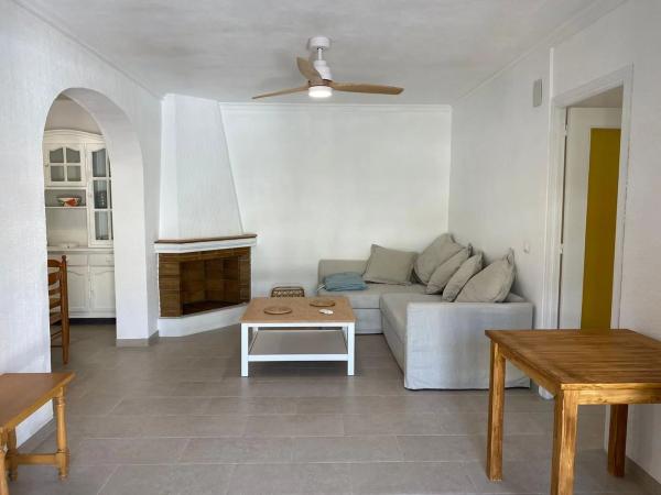 Chalet adosado en calle Tramontana, 18