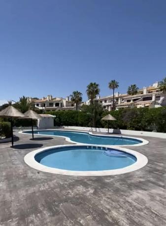 Chalet adosado en calle Tramontana, 18