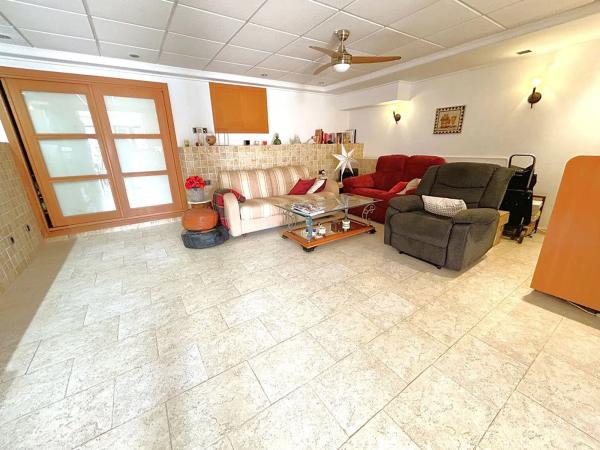 Chalet adosado en calle Tramontana, 69