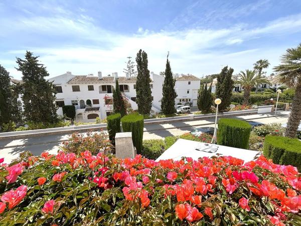 Chalet adosado en calle Tramontana, 69