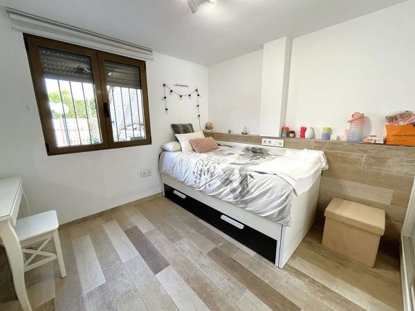 Chalet adosado en calle Tramontana, 69