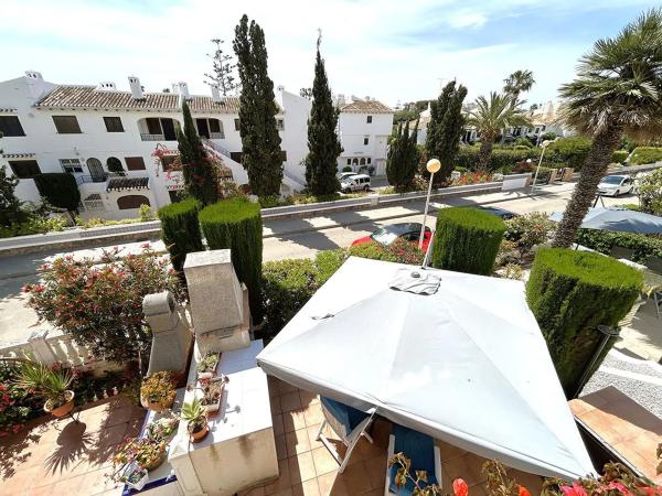 Chalet adosado en calle Tramontana, 69