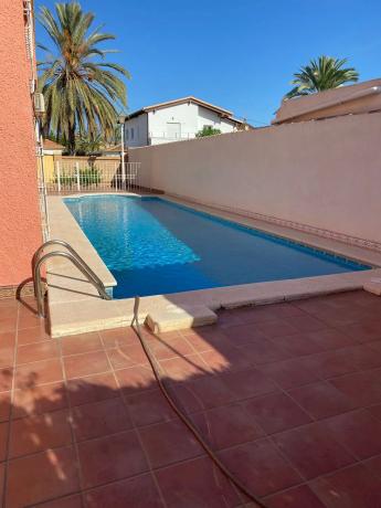 Casa independiente en calle Ariete, 24