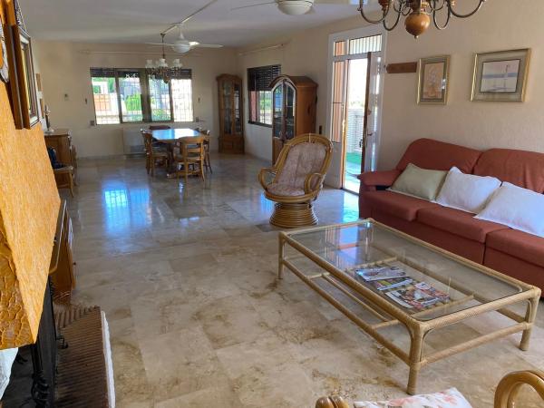 Casa independiente en calle Ariete, 24