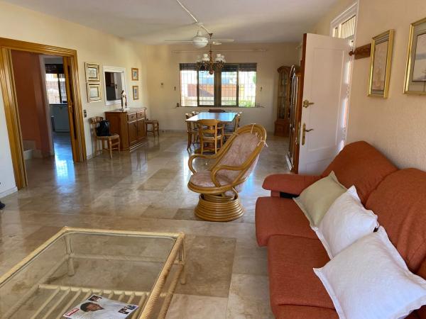 Casa independiente en calle Ariete, 24