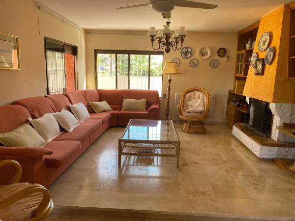 Casa independiente en calle Ariete, 24