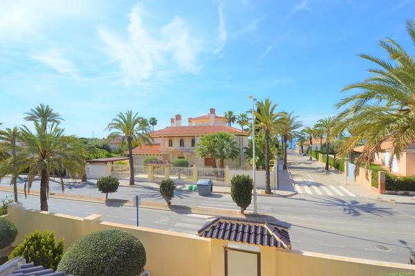 Casa independiente en avenida del cabo
