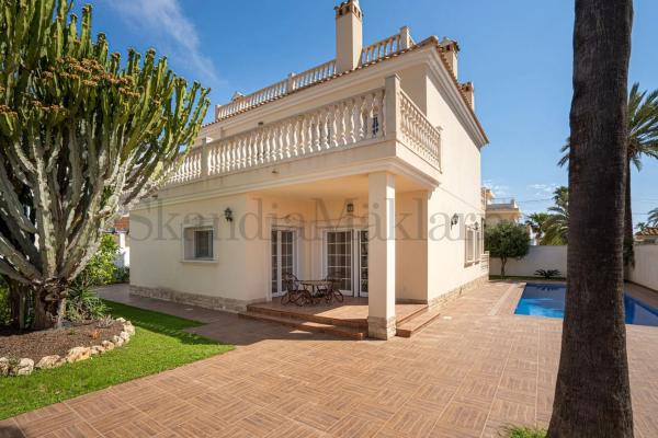 Casa independiente en calle Baliza
